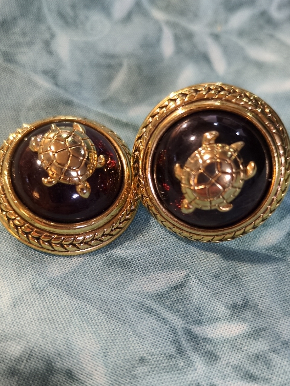 Vintage Joan Rivers Gold Tone Round Button Earrings With Raised Turtles